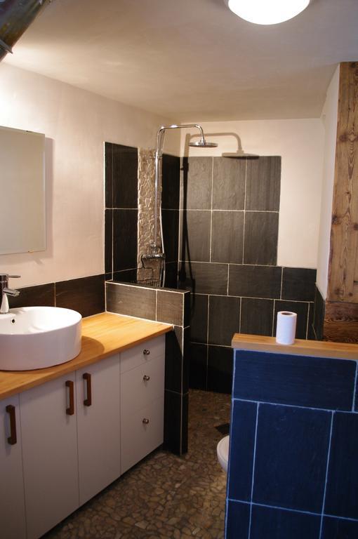 Appartement Dans Chalet De Montagne Bozel Номер фото